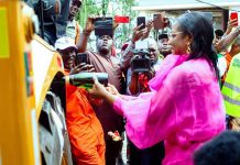 Douala : La commune de Douala 2 se dote d’une troisième tractopelle